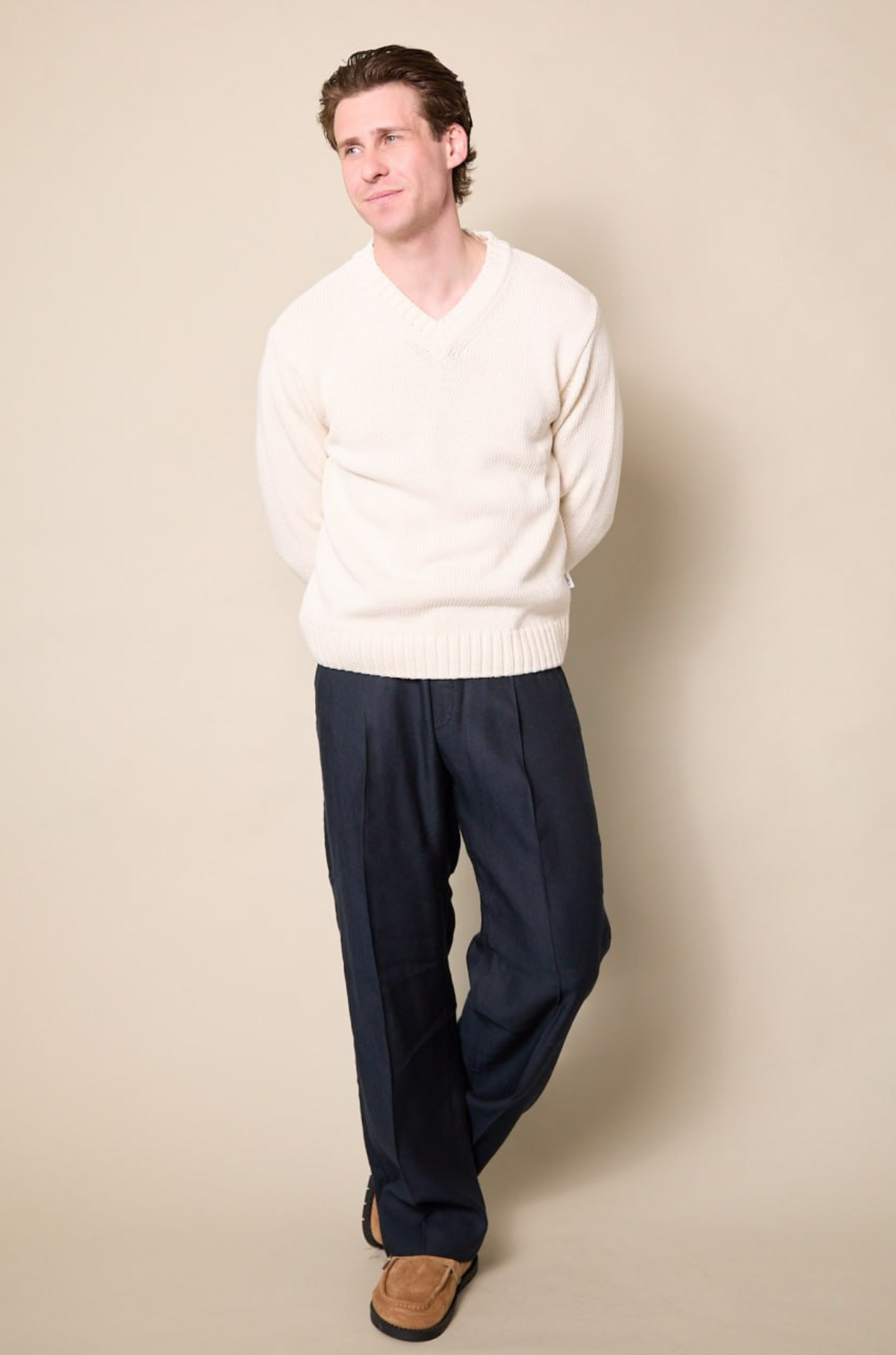 Lola - V Neck Knit Ivory Basic