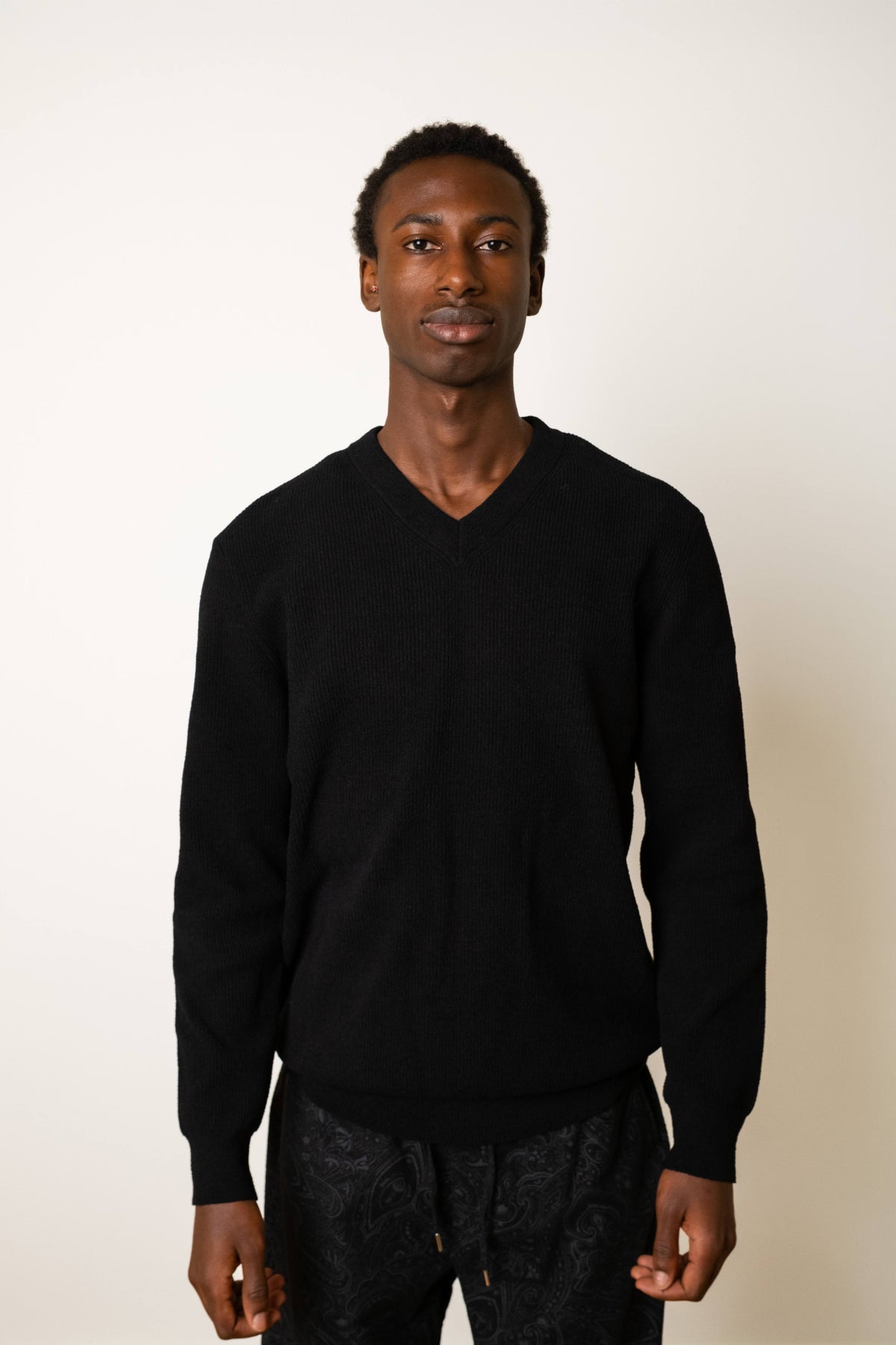 NN07 - Danny V Neck Black