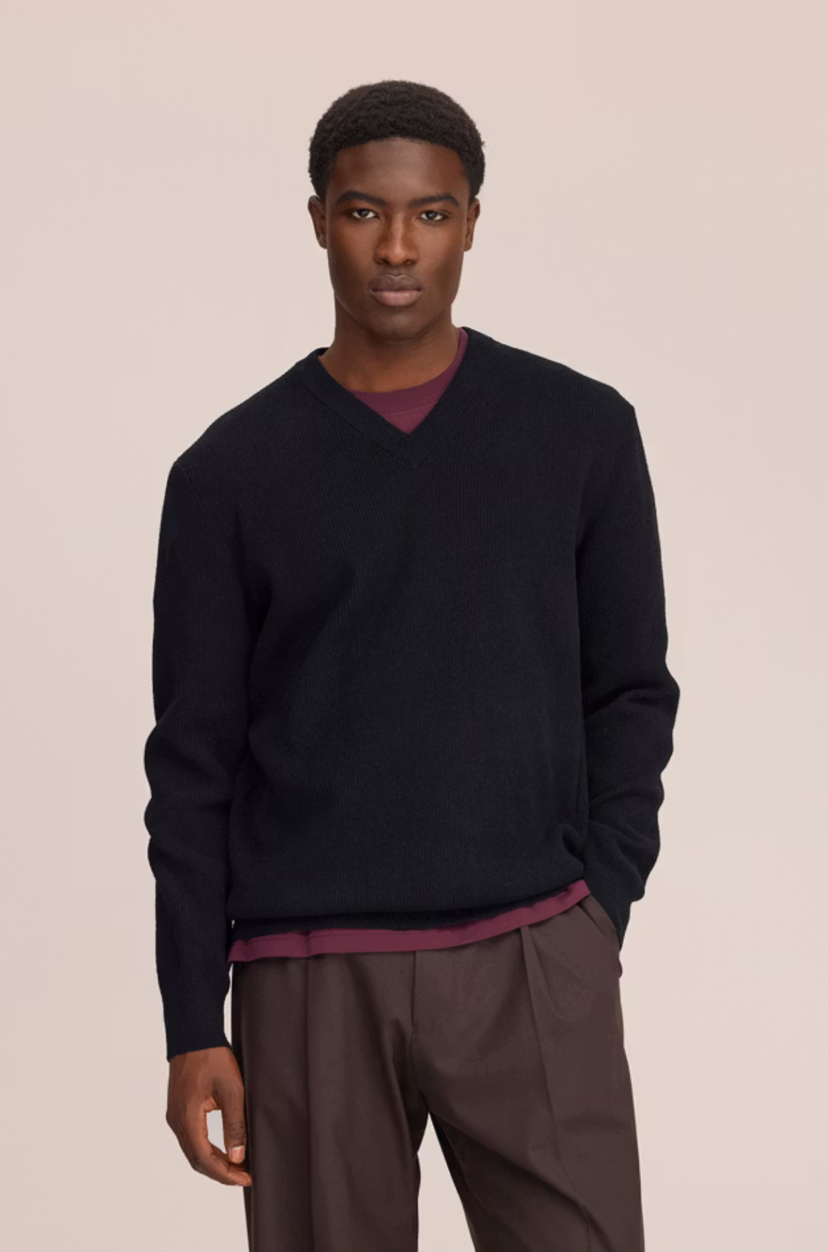 NN07 - Danny V Neck Black