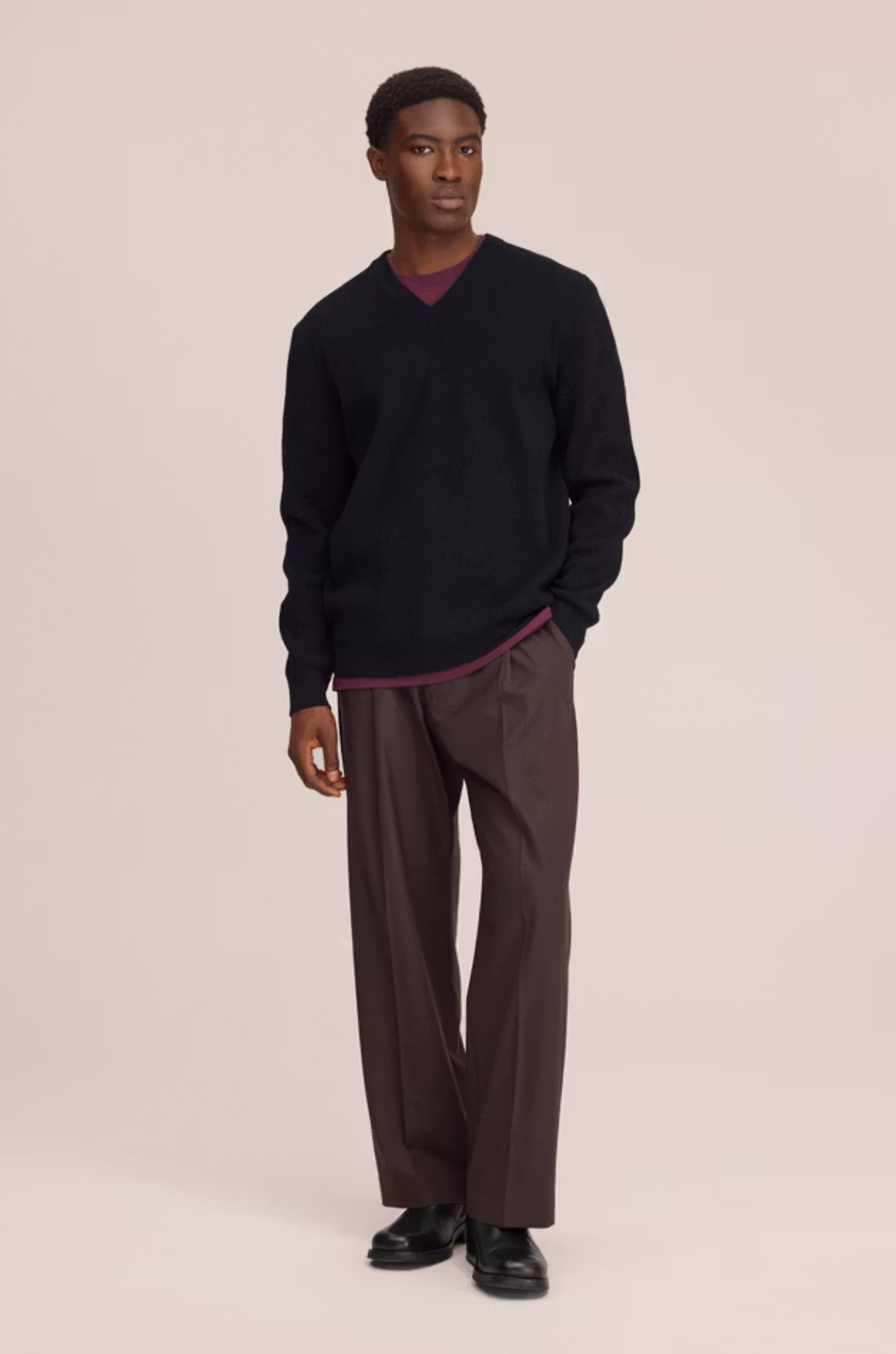 NN07 - Danny V Neck Black